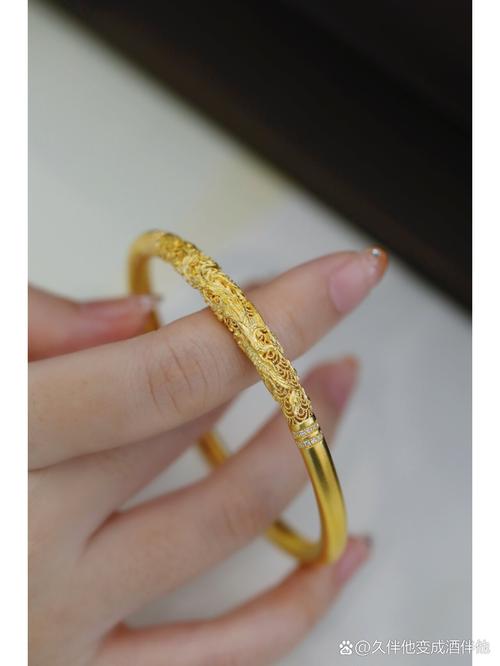 黄金手镯:黄金手镯带左带右有讲究吗女生